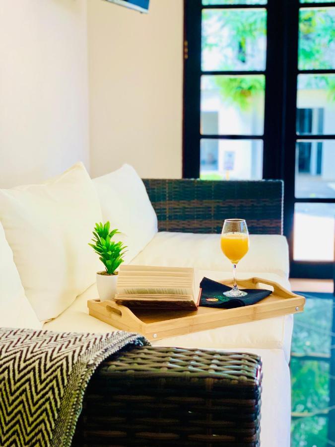 Hotel Mango Airport Rio Segundo Екстер'єр фото