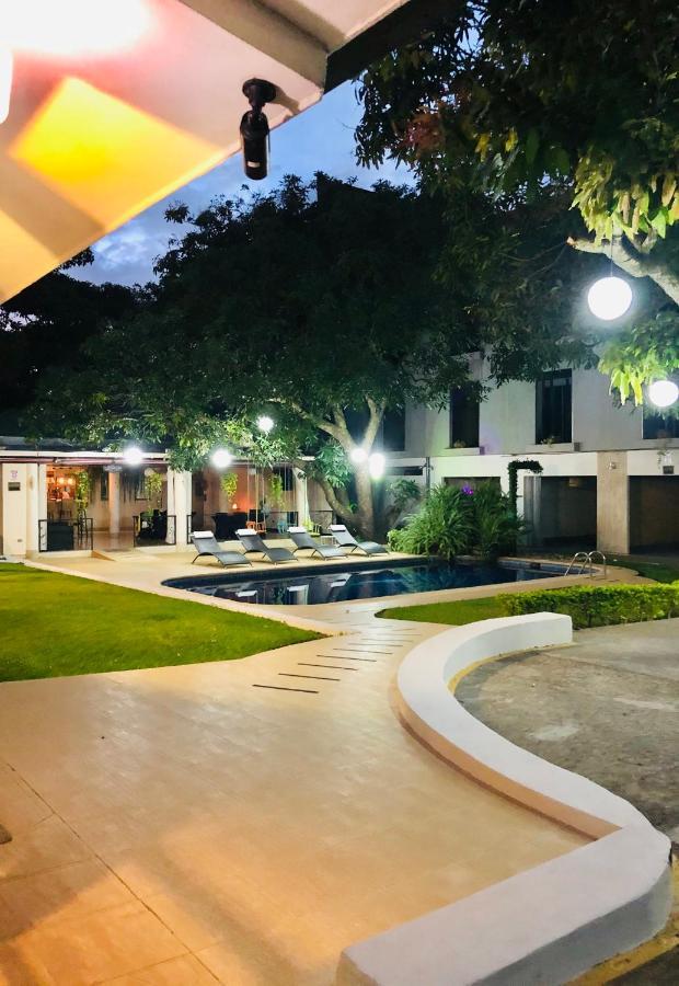 Hotel Mango Airport Rio Segundo Екстер'єр фото