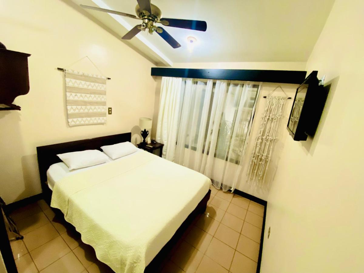 Hotel Mango Airport Rio Segundo Екстер'єр фото