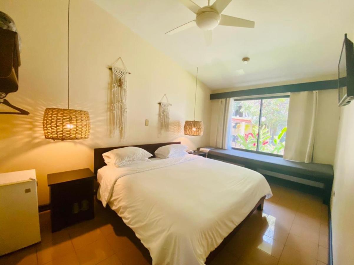 Hotel Mango Airport Rio Segundo Екстер'єр фото