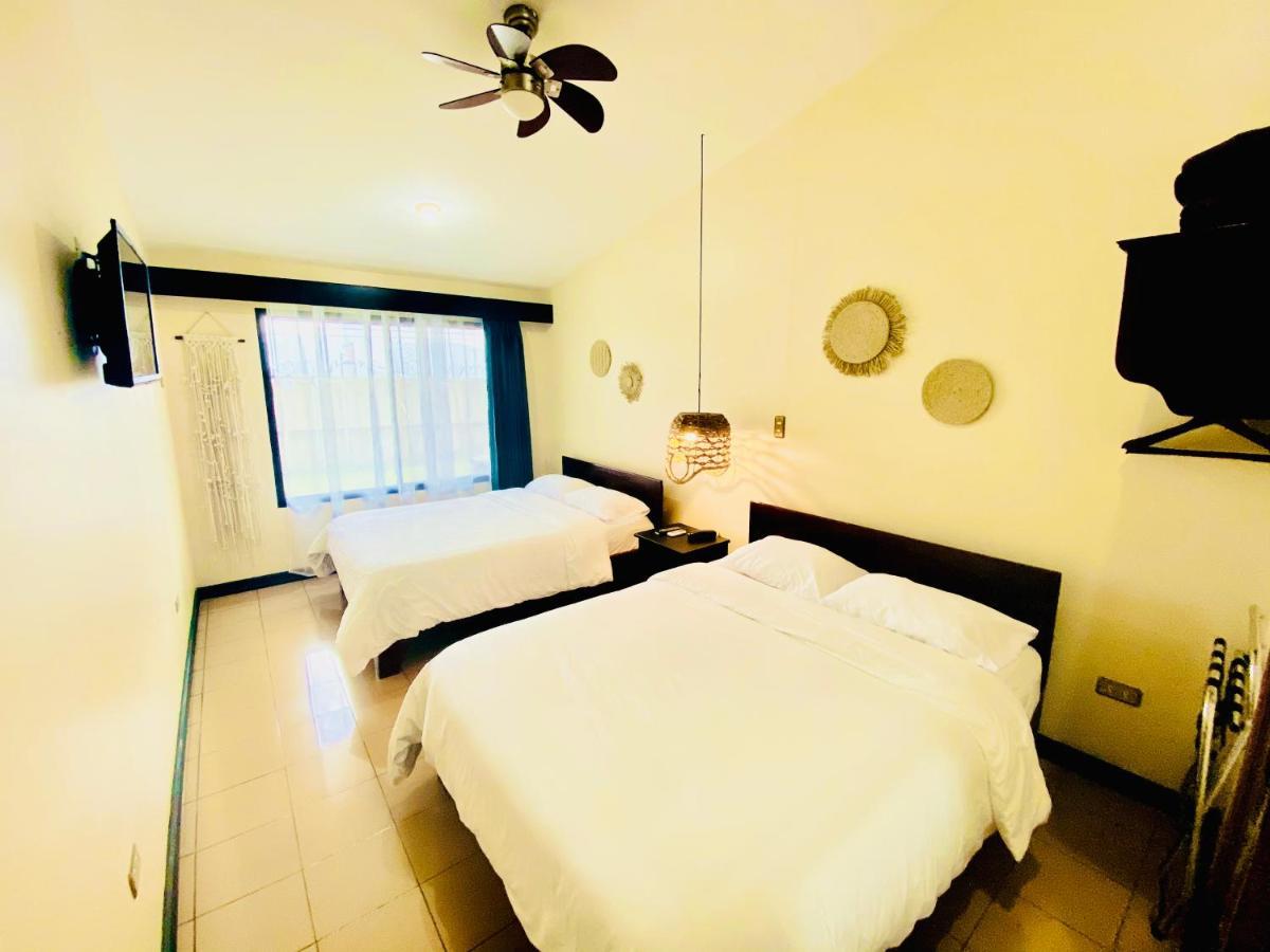 Hotel Mango Airport Rio Segundo Екстер'єр фото
