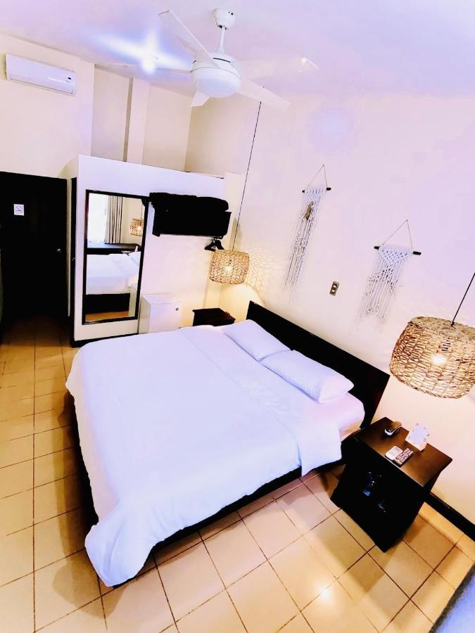 Hotel Mango Airport Rio Segundo Екстер'єр фото