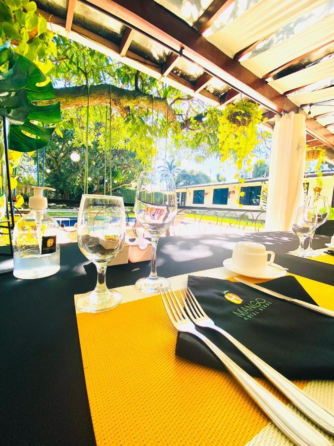 Hotel Mango Airport Rio Segundo Екстер'єр фото