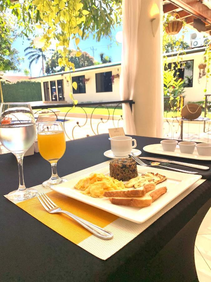 Hotel Mango Airport Rio Segundo Екстер'єр фото