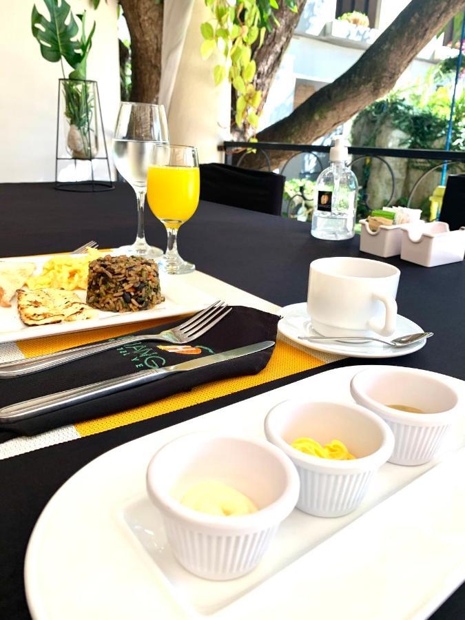 Hotel Mango Airport Rio Segundo Екстер'єр фото